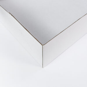 Slab cake box in heavy duty white cardboard closeup